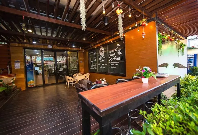 Lao Lao Cafe And Hostel