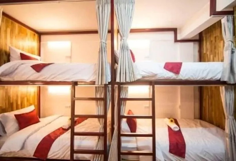 Lao Lao Cafe And Hostel