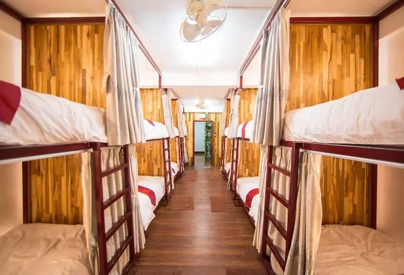 Lao Lao Cafe And Hostel