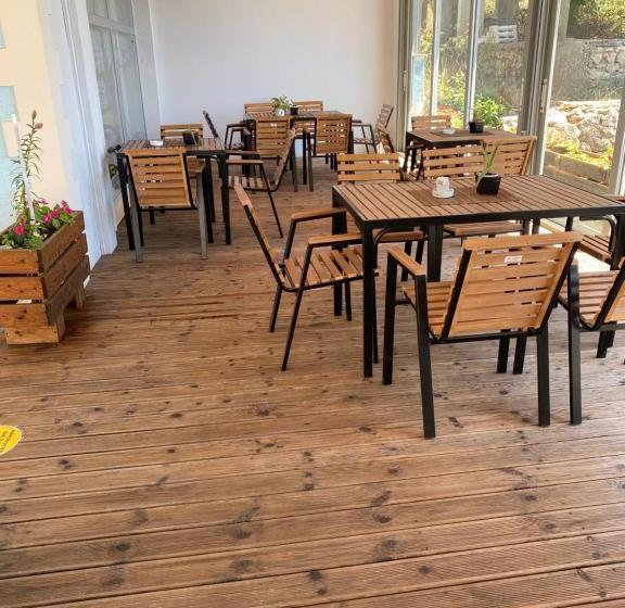 پانسیون Abedini