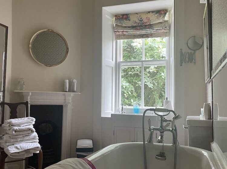 Bed and Breakfast Clint Lodge