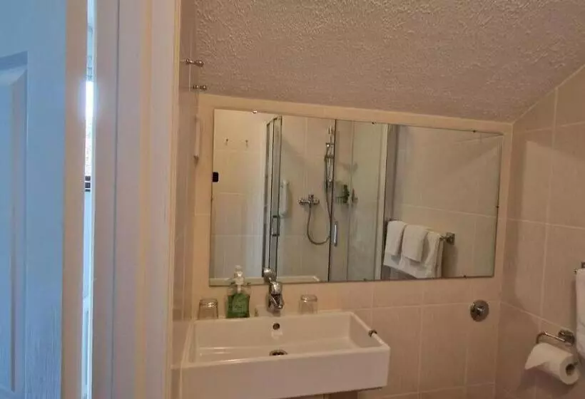 Отель Golden Hill Guest House