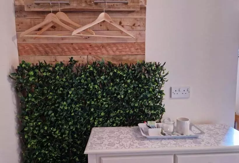 Отель Golden Hill Guest House