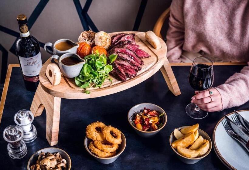 酒店 Inn On The Square