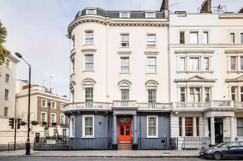 호텔 OYO Townhouse New England Victoria