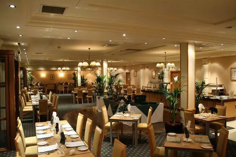 هتل Weetwood Hall Estate