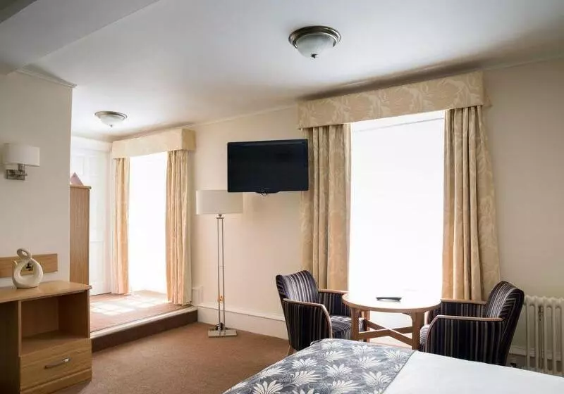 هتل Weetwood Hall Estate