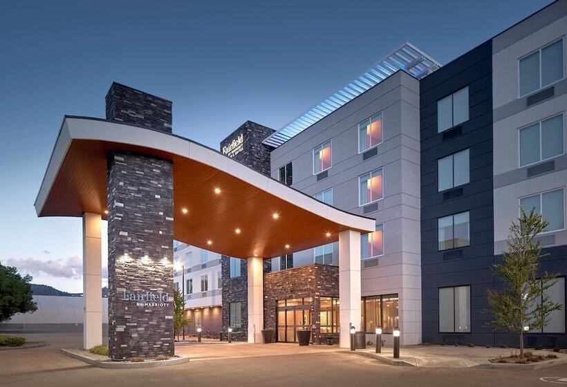 בית מלון כפרי Fairfield Inn & Suites By Marriott Penticton