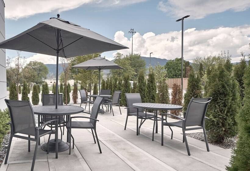 בית מלון כפרי Fairfield Inn & Suites By Marriott Penticton