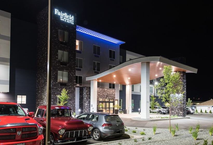 בית מלון כפרי Fairfield Inn & Suites By Marriott Penticton