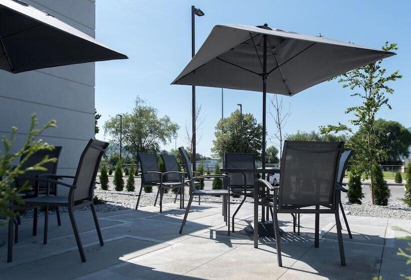 בית מלון כפרי Fairfield Inn & Suites By Marriott Penticton