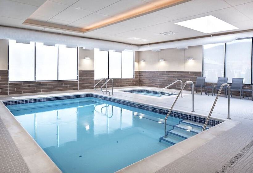 בית מלון כפרי Fairfield Inn & Suites By Marriott Penticton