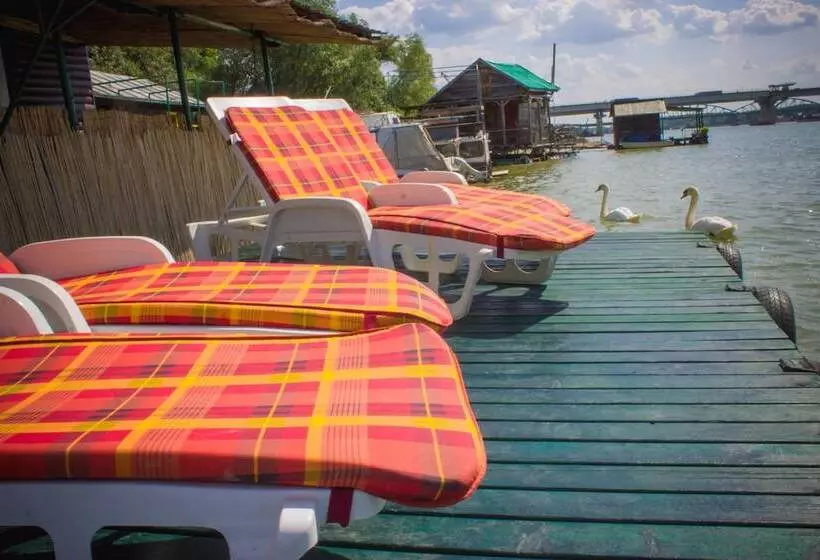 هتل Lucky River Belgrade