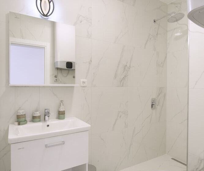 پانسیون Apartments Lazy Hill