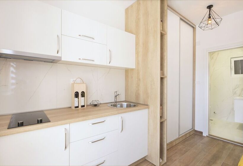 پانسیون Apartments Lazy Hill