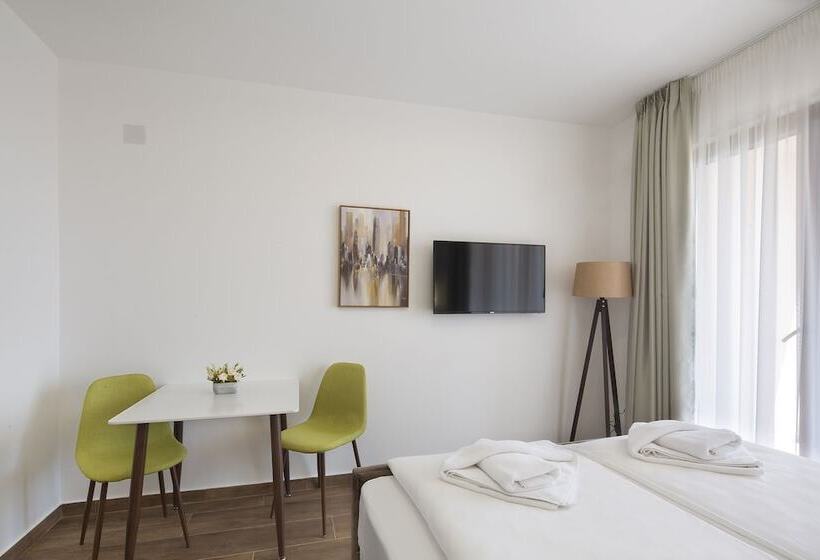 پانسیون Apartments Lazy Hill