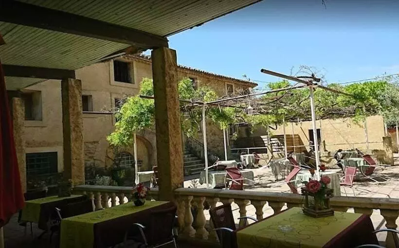 Hotelli L Auberge Du Moulin De La Tave