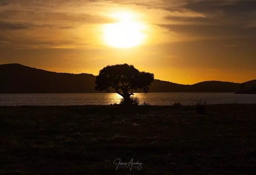 Hotelli Wakana Lake Glamping