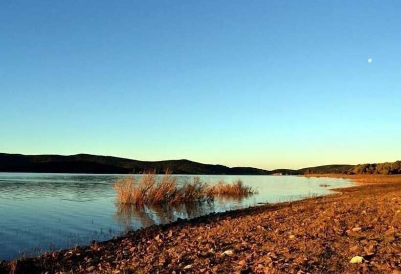 בית מלון כפרי Wakana Lake Glamping