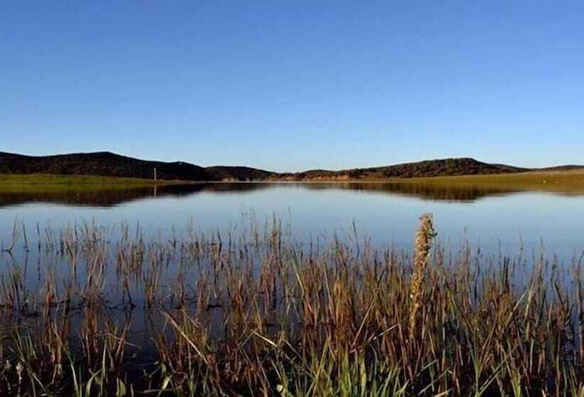 בית מלון כפרי Wakana Lake Glamping