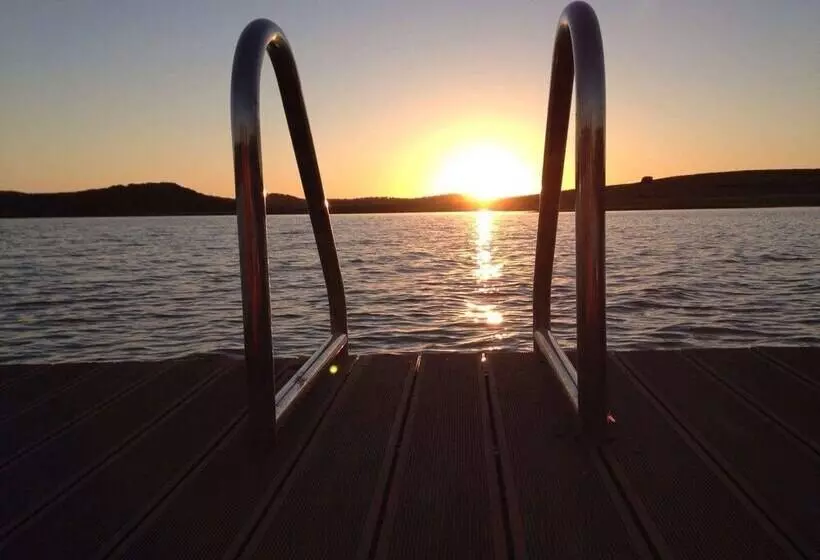 Hotelli Wakana Lake Glamping