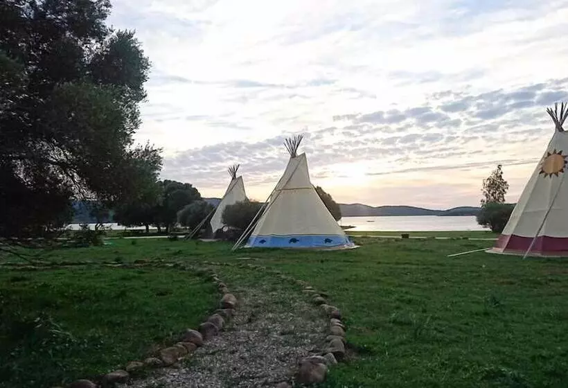 Hotelli Wakana Lake Glamping