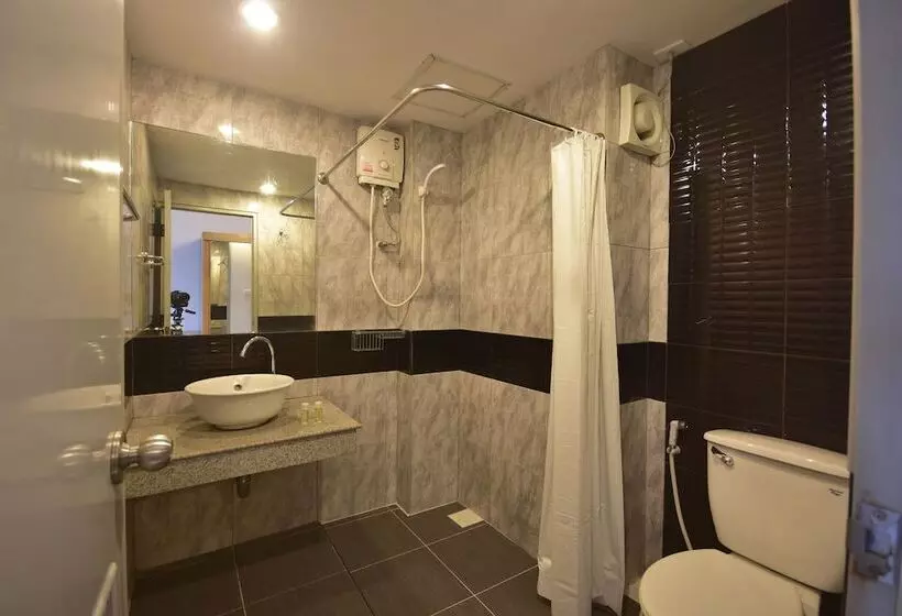 هتل Loft Salaya