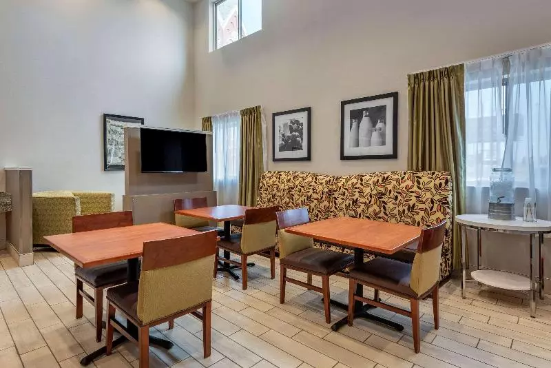Hotelli Quality Inn & Suites Evansville Downtown