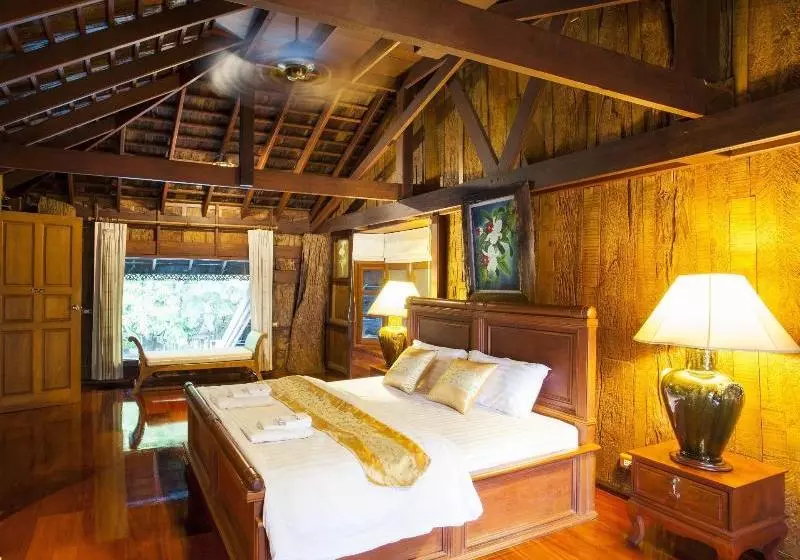 هتل Woodland Museum & Resort