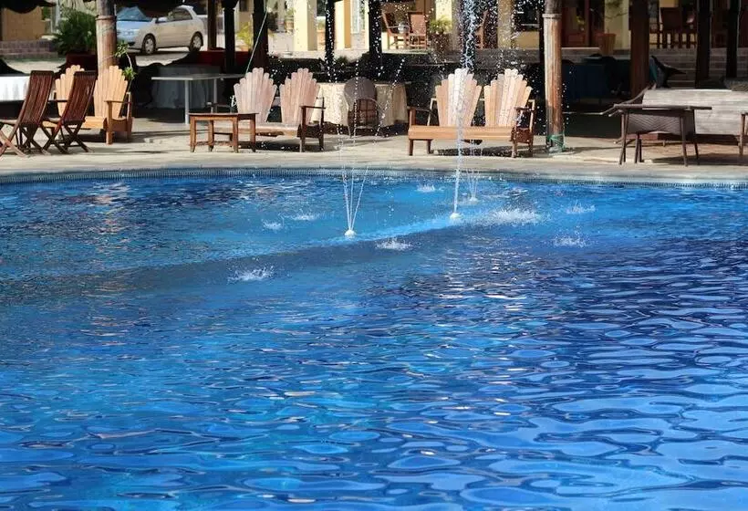 Thamole Lodge