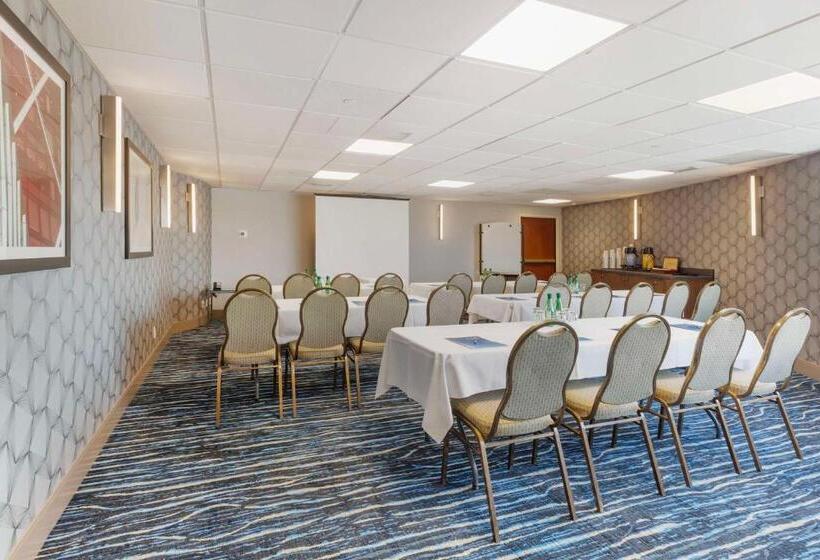 فندق Glō Best Western Mississauga Corporate Centre