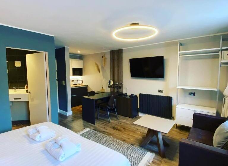 Отель The Studley