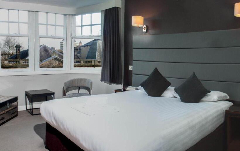 Отель The Studley