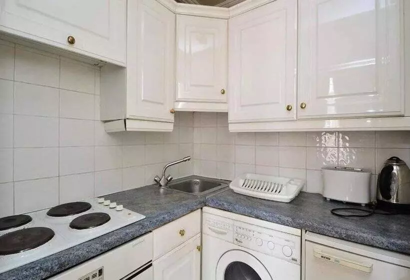 Kensington Court