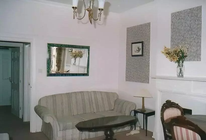 Kensington Court