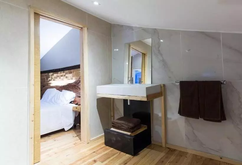 تختخواب و صبحانه Feel At Home Guest House