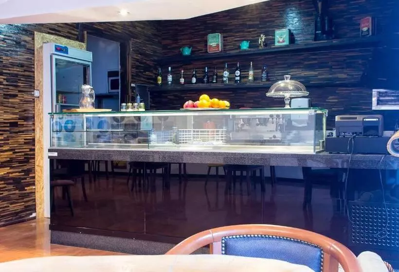 تختخواب و صبحانه Feel At Home Guest House