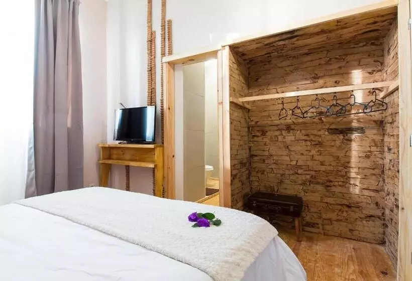 تختخواب و صبحانه Feel At Home Guest House