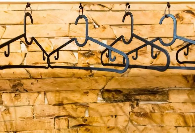 تختخواب و صبحانه Feel At Home Guest House