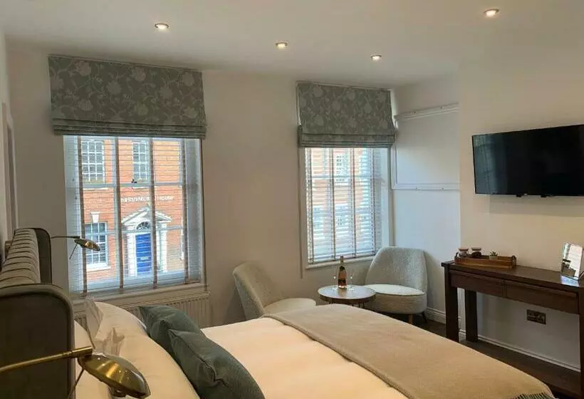 Upstairs At 33   Self Check In Boutique Accommodation In Worcester Centre