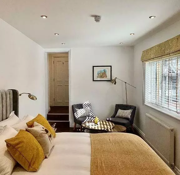 Upstairs At 33   Self Check In Boutique Accommodation In Worcester Centre