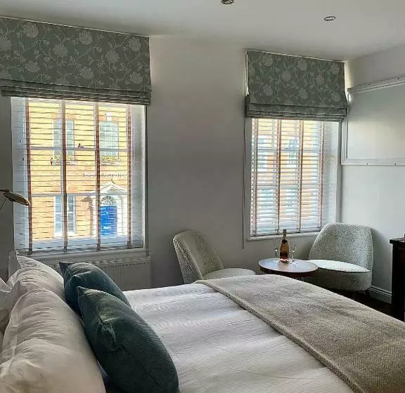 Upstairs At 33   Self Check In Boutique Accommodation In Worcester Centre
