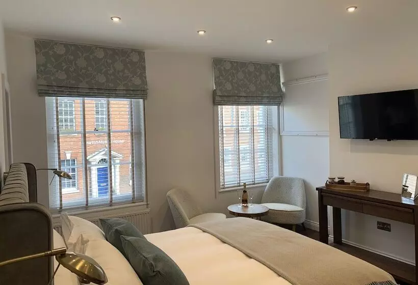 Upstairs At 33   Self Check In Boutique Accommodation In Worcester Centre