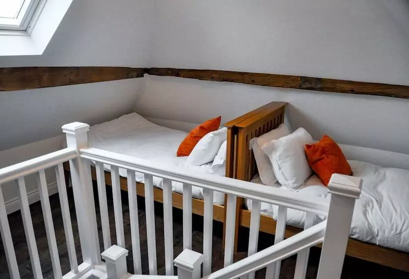 Upstairs At 33   Self Check In Boutique Accommodation In Worcester Centre