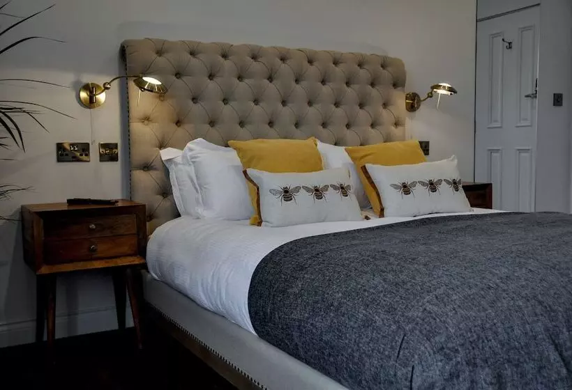 Upstairs At 33   Self Check In Boutique Accommodation In Worcester Centre