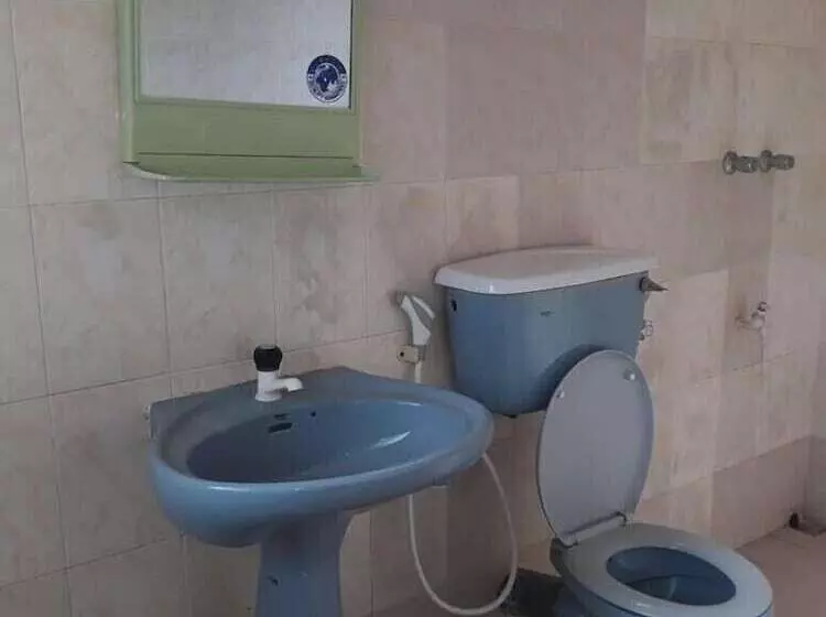 پانسیون Oasis Inn