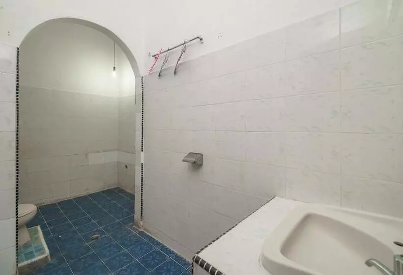 Majatalo Reddoorz @ Tuktuk Danau Toba