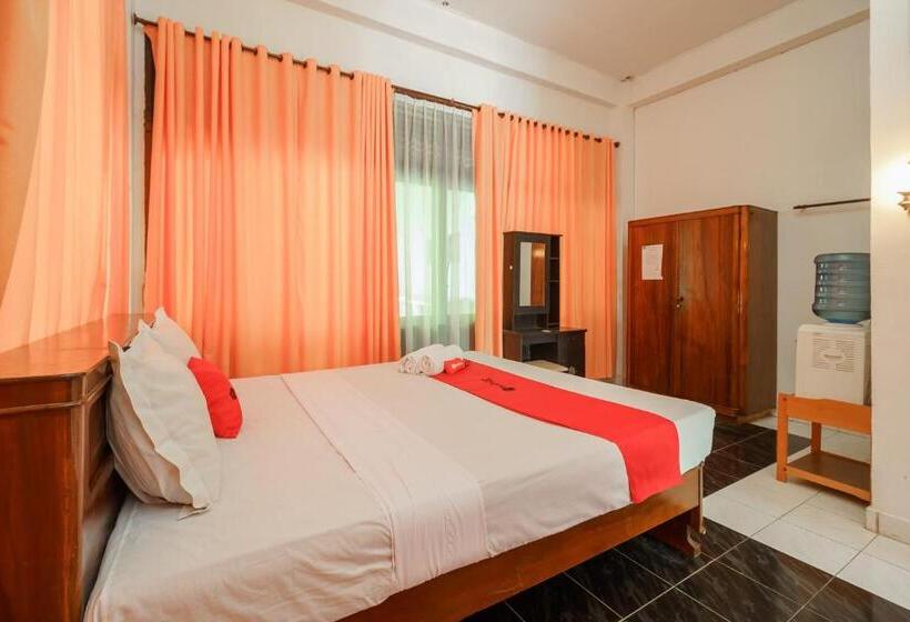 פנסיון Reddoorz @ Tuktuk Danau Toba