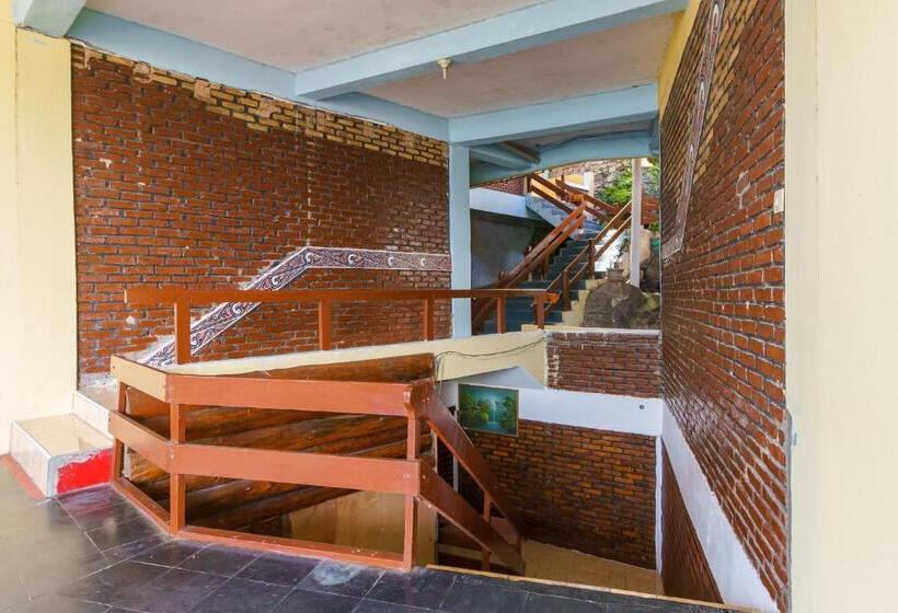 פנסיון Reddoorz @ Tuktuk Danau Toba