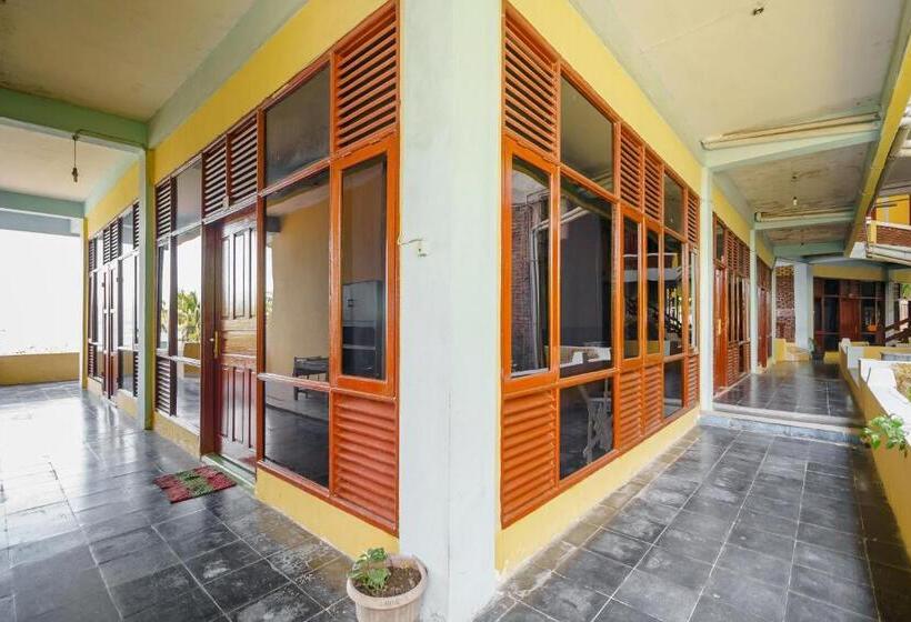 פנסיון Reddoorz @ Tuktuk Danau Toba